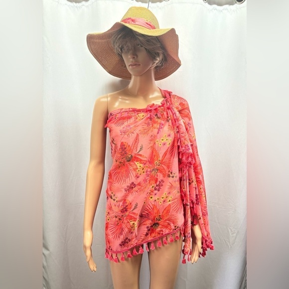 Madden NYC Other - NWOT wrap and hat beach kit